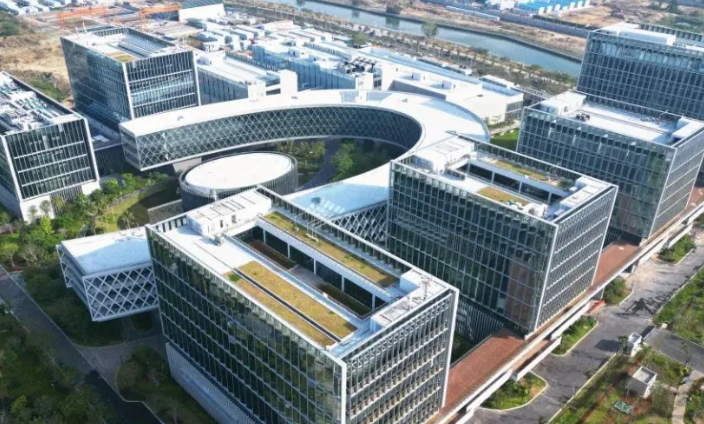 新疆地区LED显示屏在强光照环境下的选型与亮度适配方案